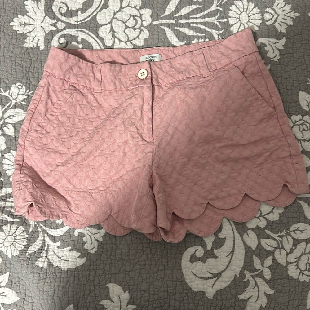 Crown and Ivy light pink textured shorts. Size 4.